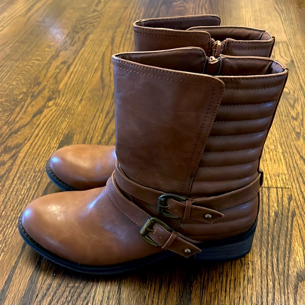 Crown Vintage boots new without tags